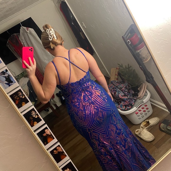 Selling my prom dress. From Windsor and worn once. - Picture 3 of 7